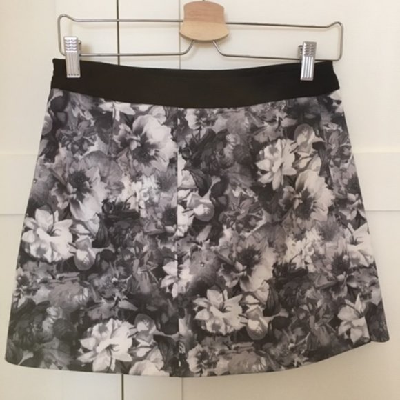 Zara Basic Women's Floral Zip Mini Skirt - Picture 2 of 2